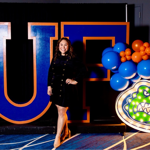 Meet your Posher, Simonne - Picture 1 of 16